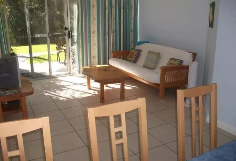 Hotelli Lakeshore Lodge