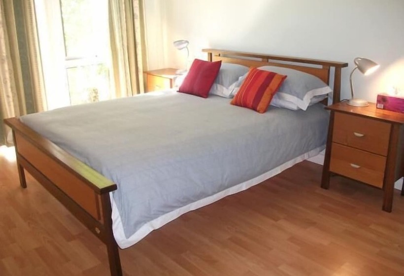 فندق Lakeshore Lodge