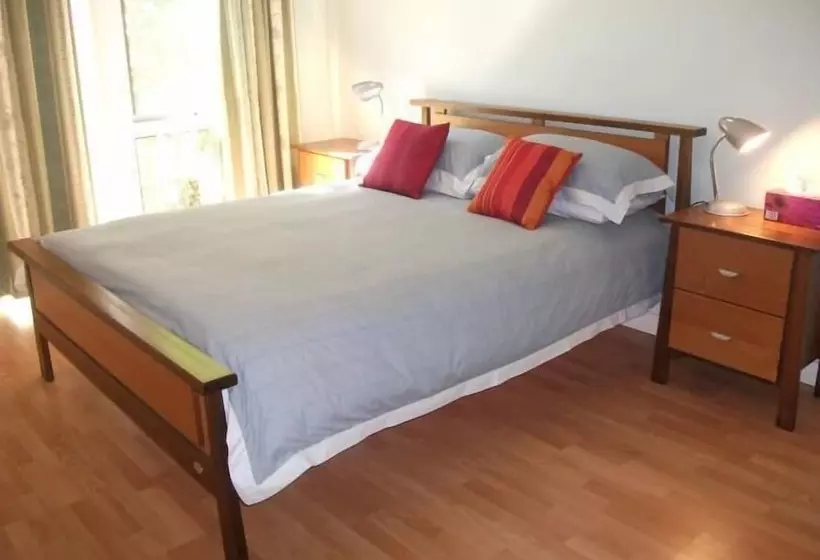 Hotelli Lakeshore Lodge