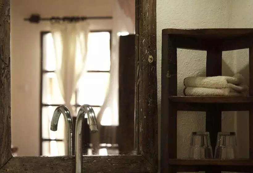 Hotelli Milele Villas