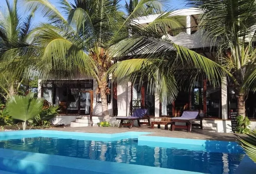 Hotelli Milele Villas