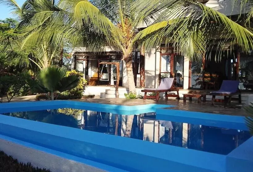 Hotelli Milele Villas