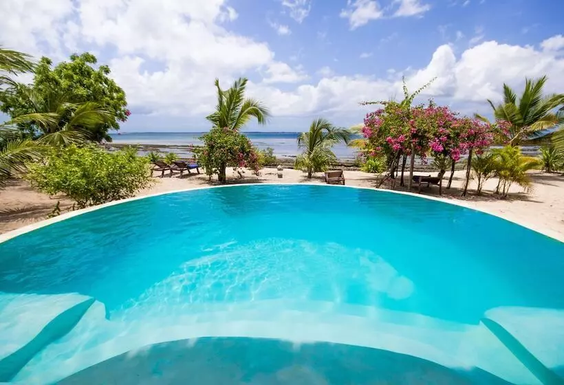 Hotelli Milele Villas