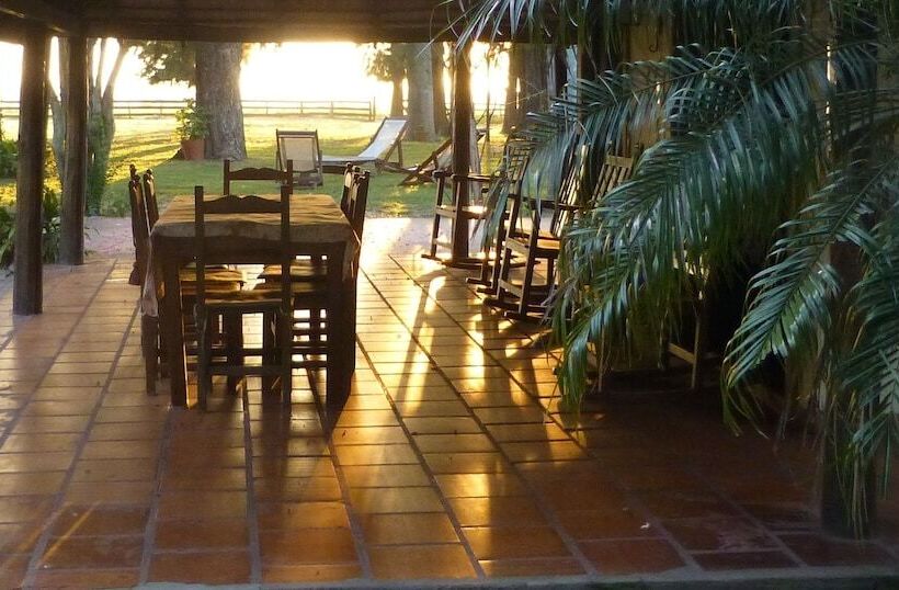 فندق ريفى Estancia La Rosita