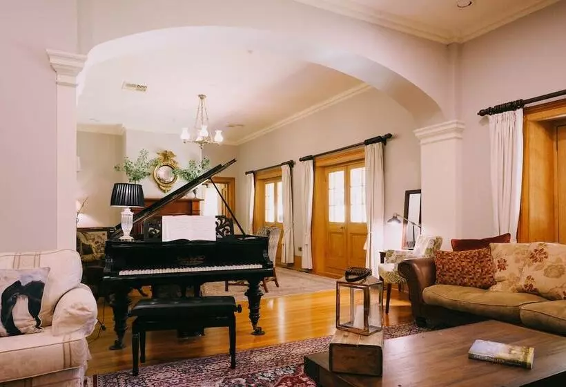 ペンション Flowerdale Estate