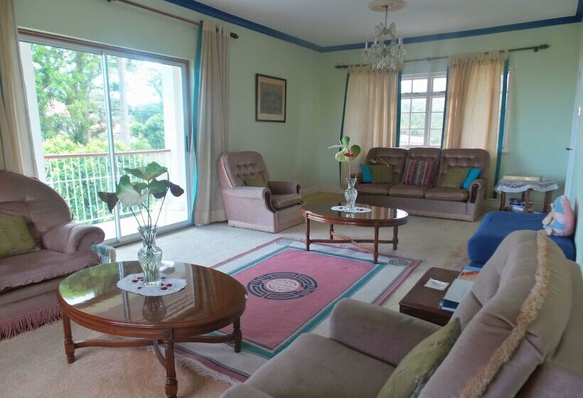 پانسیون Rnm The Clubhouse Grenada