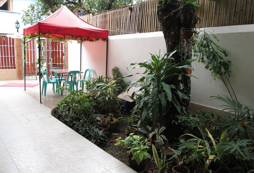 Hotel Aj Travellers Inn