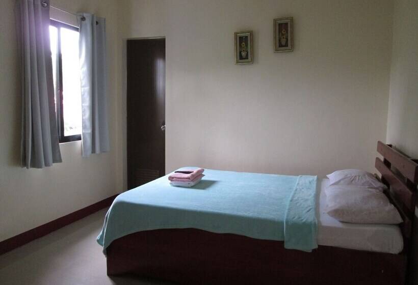 Hotel Aj Travellers Inn