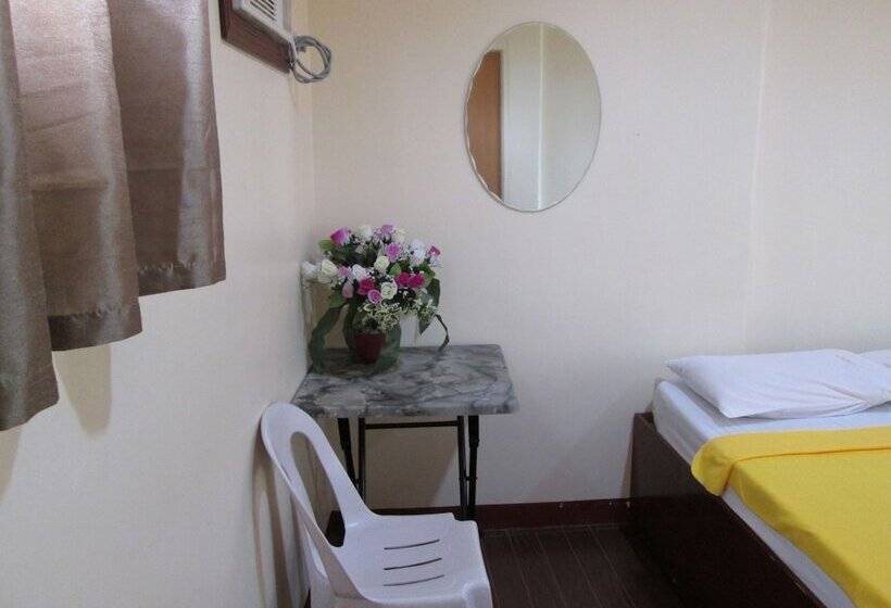 Hotel Aj Travellers Inn