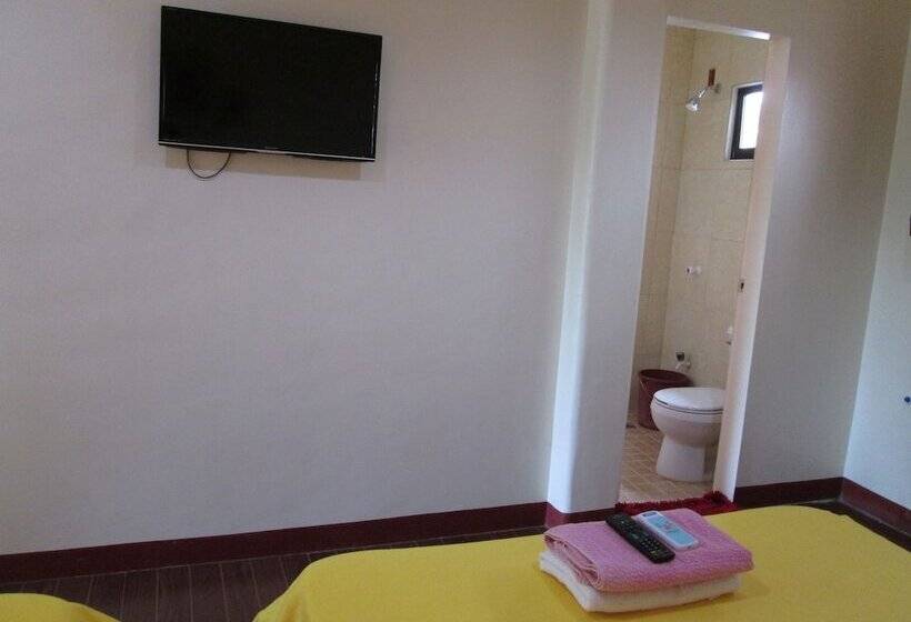 Hotel Aj Travellers Inn