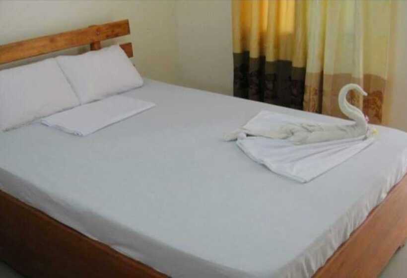 Hotel Aj Travellers Inn