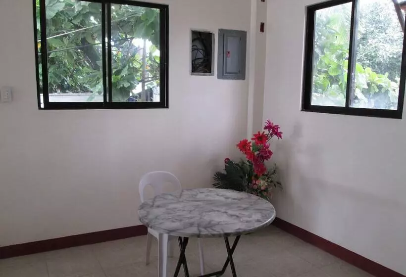 Otel Aj Travellers Inn