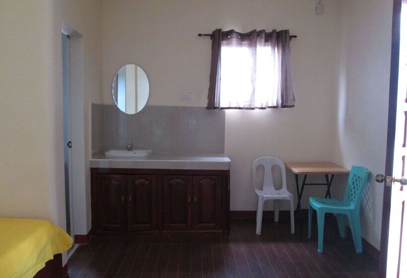 Hotel Aj Travellers Inn