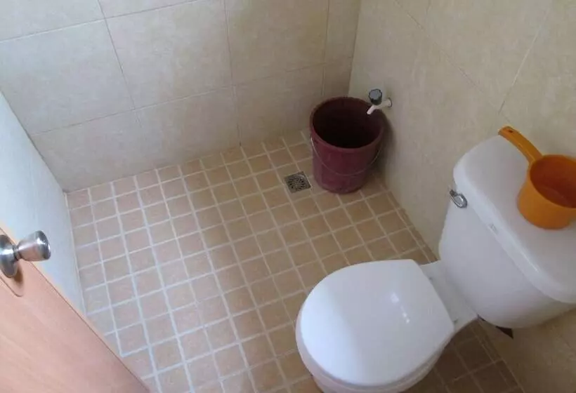 Otel Aj Travellers Inn