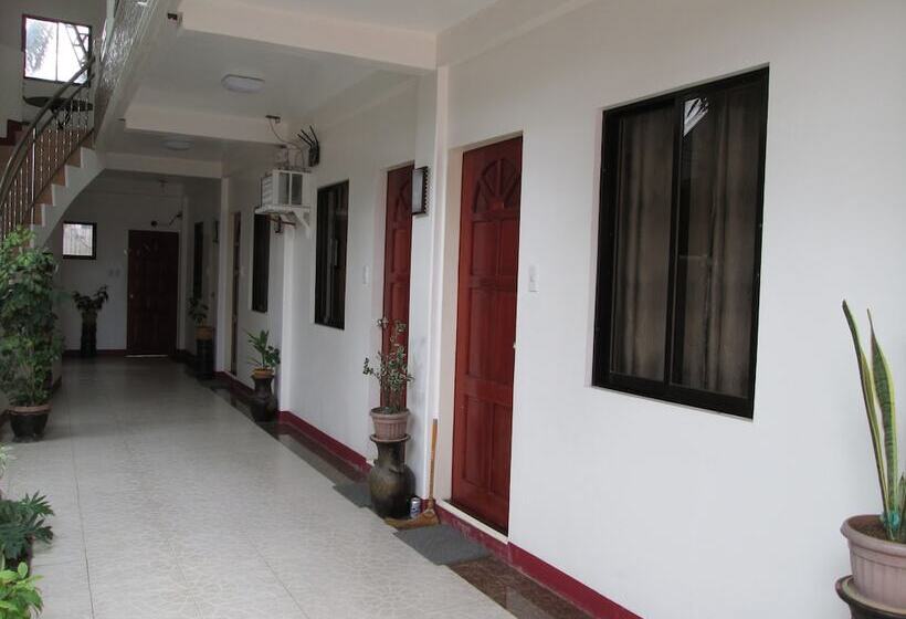 Hotel Aj Travellers Inn