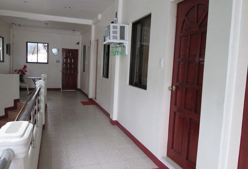 Hotel Aj Travellers Inn