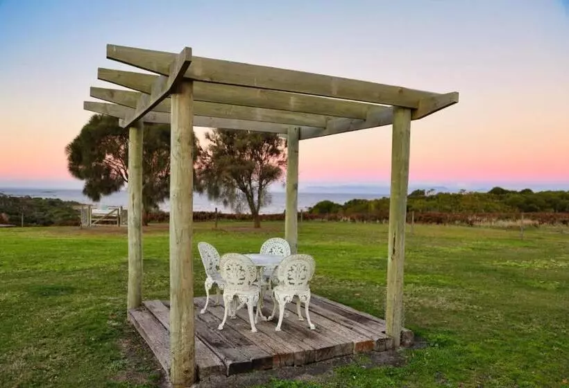 Отель Bear Gully Coastal Cottages