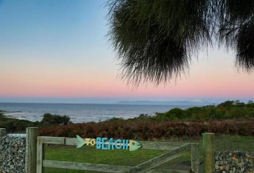 Отель Bear Gully Coastal Cottages