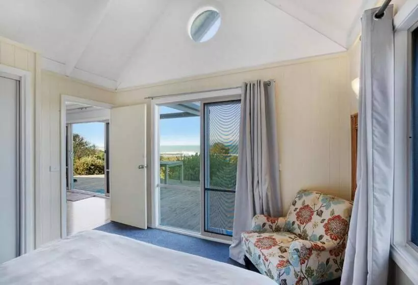 Отель Bear Gully Coastal Cottages