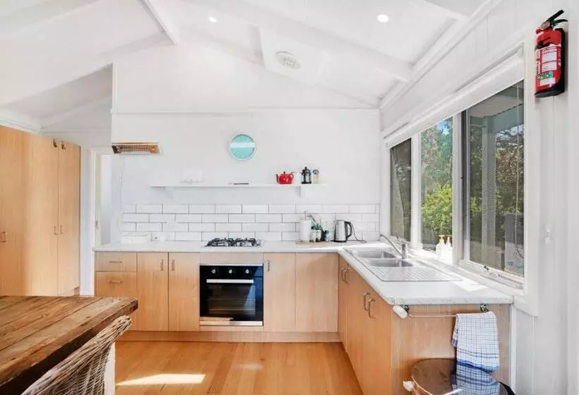 Отель Bear Gully Coastal Cottages