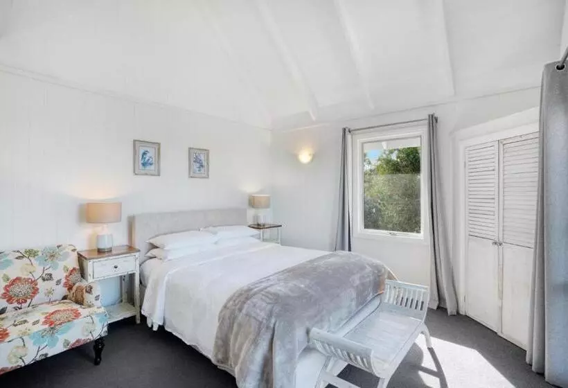 Отель Bear Gully Coastal Cottages