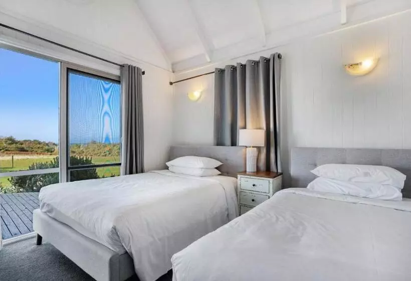 Отель Bear Gully Coastal Cottages