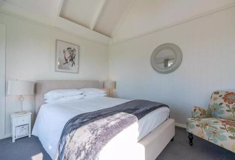 Отель Bear Gully Coastal Cottages