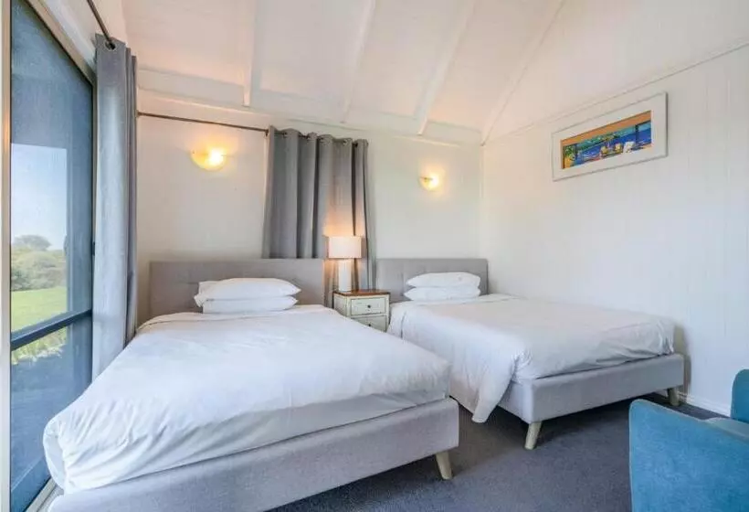 Отель Bear Gully Coastal Cottages