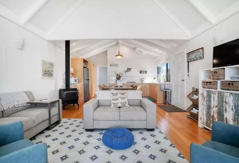 Отель Bear Gully Coastal Cottages