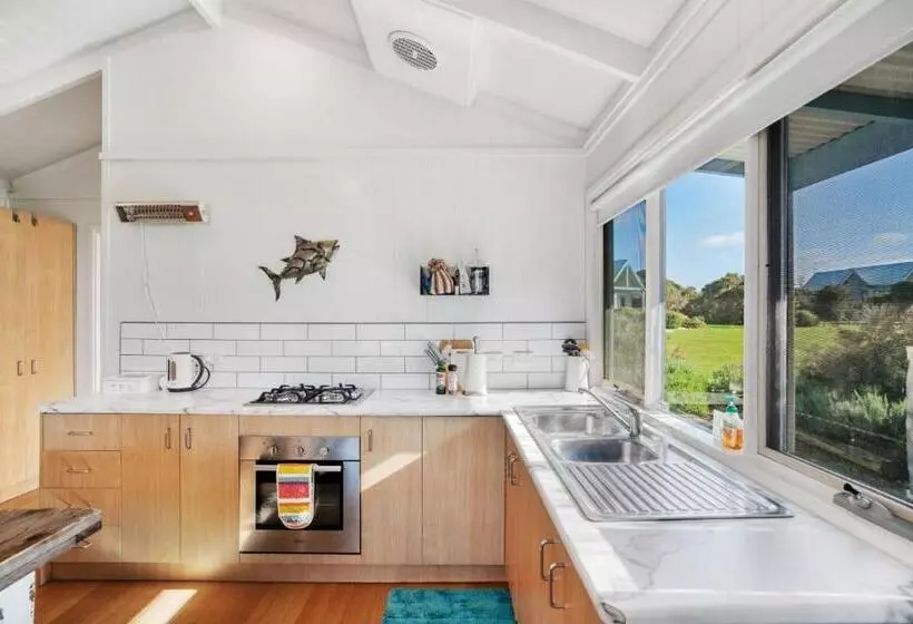 Отель Bear Gully Coastal Cottages