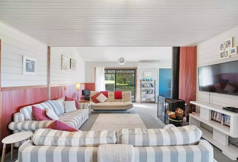 Отель Bear Gully Coastal Cottages