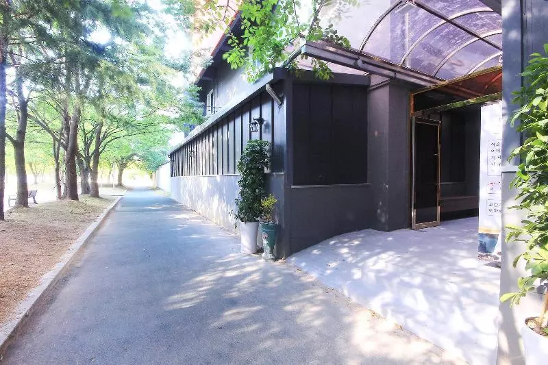 Hound Hotel Gwangju Cheomdan