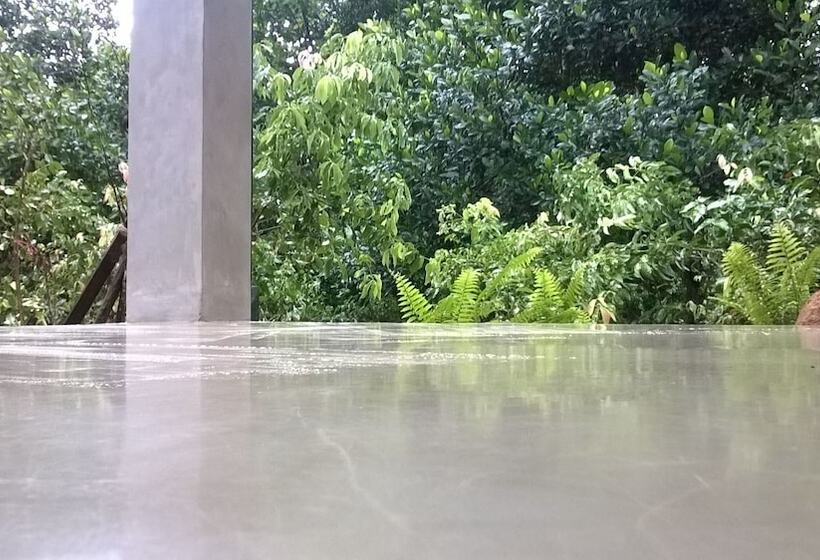 בית מלון כפרי Garcinia Leaf