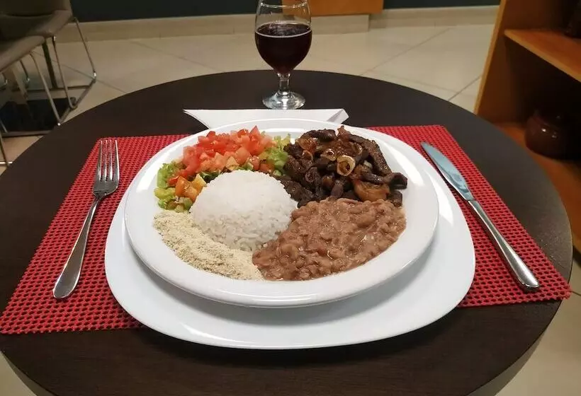 هتل Ibis Montes Claros Shopping