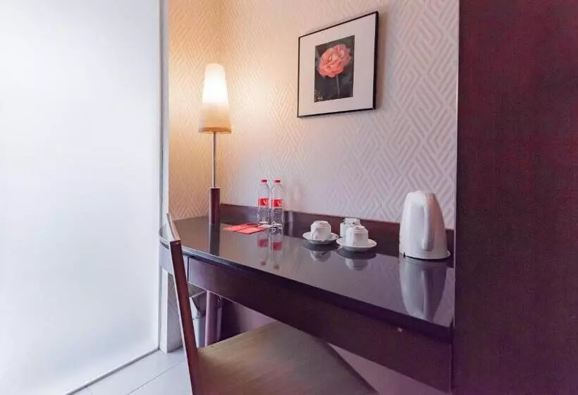 Отель Reddoorz Plus @ Cipaganti Street 3