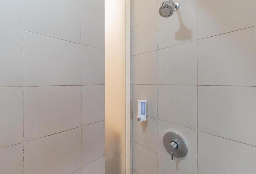 בית מלון כפרי Reddoorz Plus @ Cipaganti Street 3