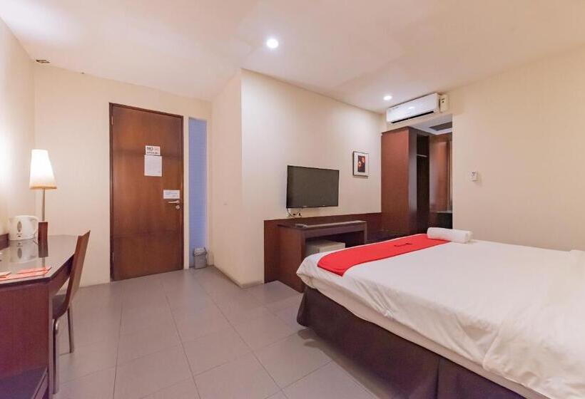 בית מלון כפרי Reddoorz Plus @ Cipaganti Street 3