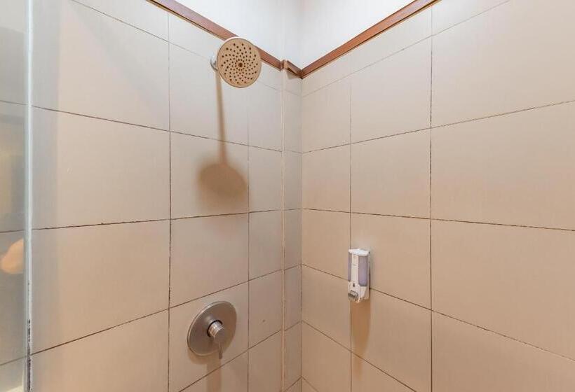 בית מלון כפרי Reddoorz Plus @ Cipaganti Street 3