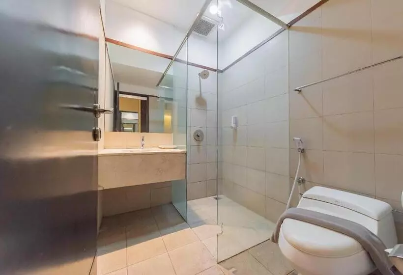 Отель Reddoorz Plus @ Cipaganti Street 3