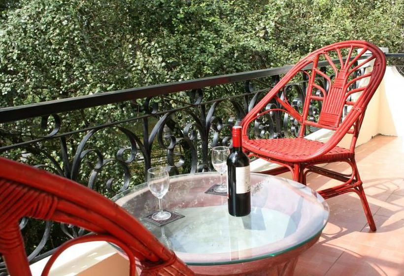 فندق River Village Manor