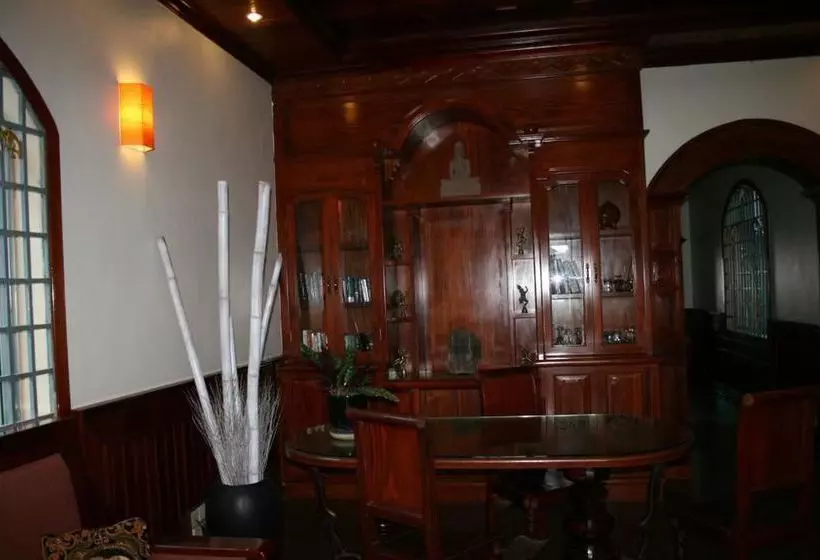 酒店 River Village Manor