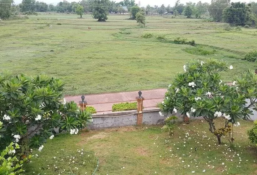 בית מלון כפרי The Garden Resort Nongkhai