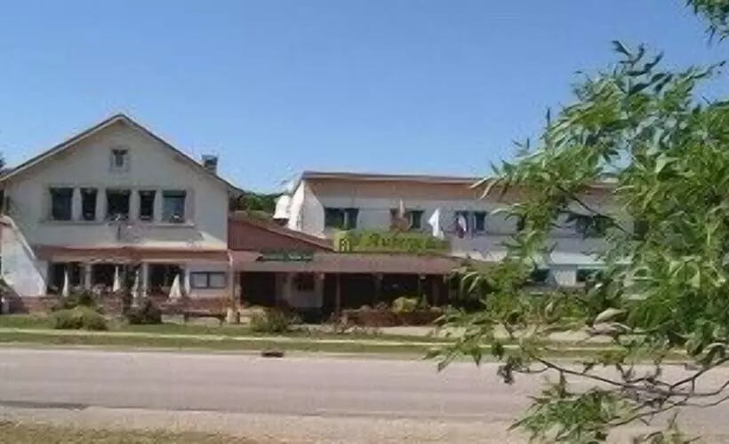 Hotelli Auberge Du Parc