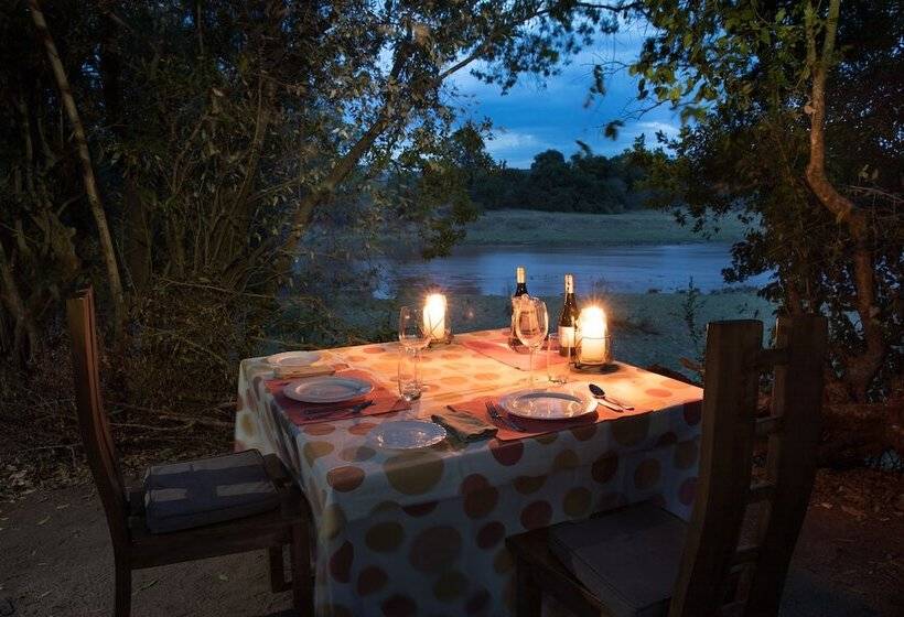 Hotel Hammerkop Migration Camp