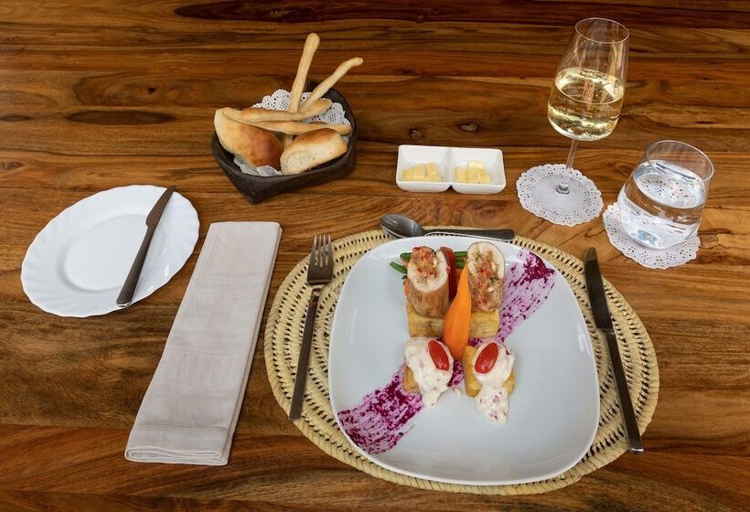 Hotel Hammerkop Migration Camp