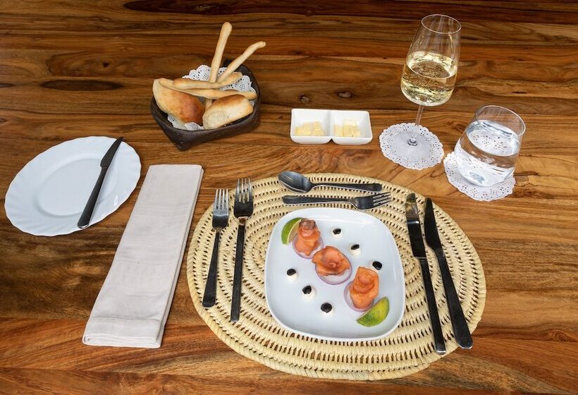 Hotel Hammerkop Migration Camp