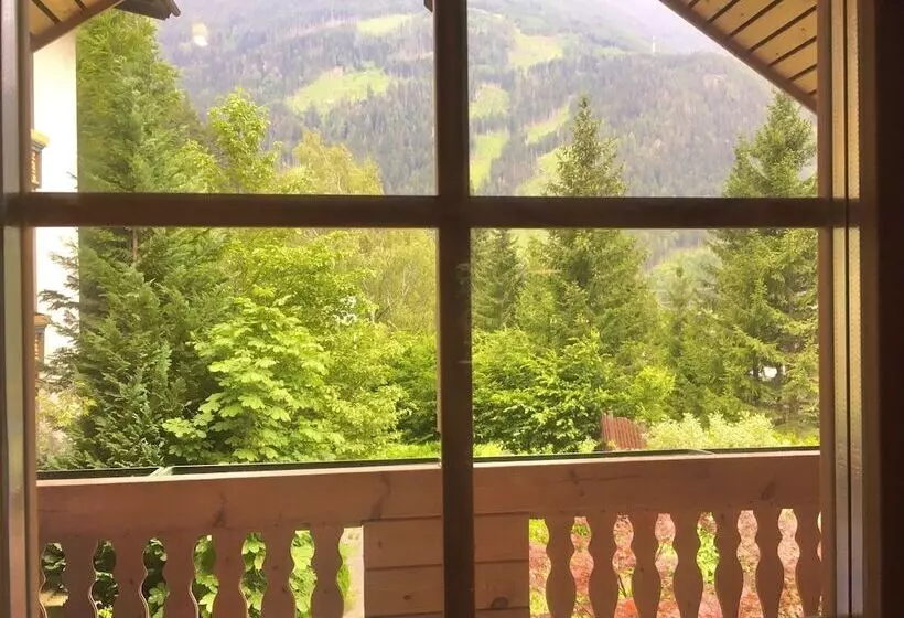 Hotelli Sportland Inn