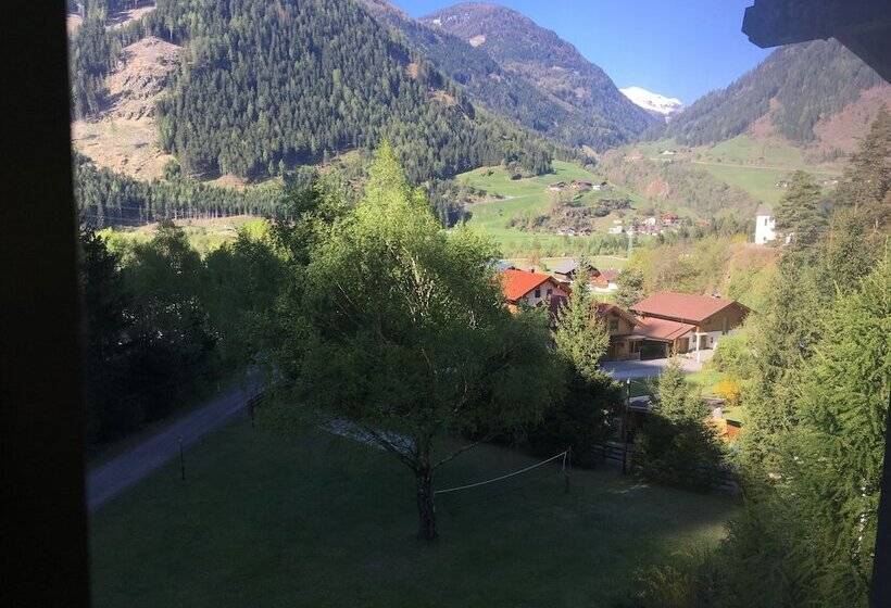 Отель Sportland Inn