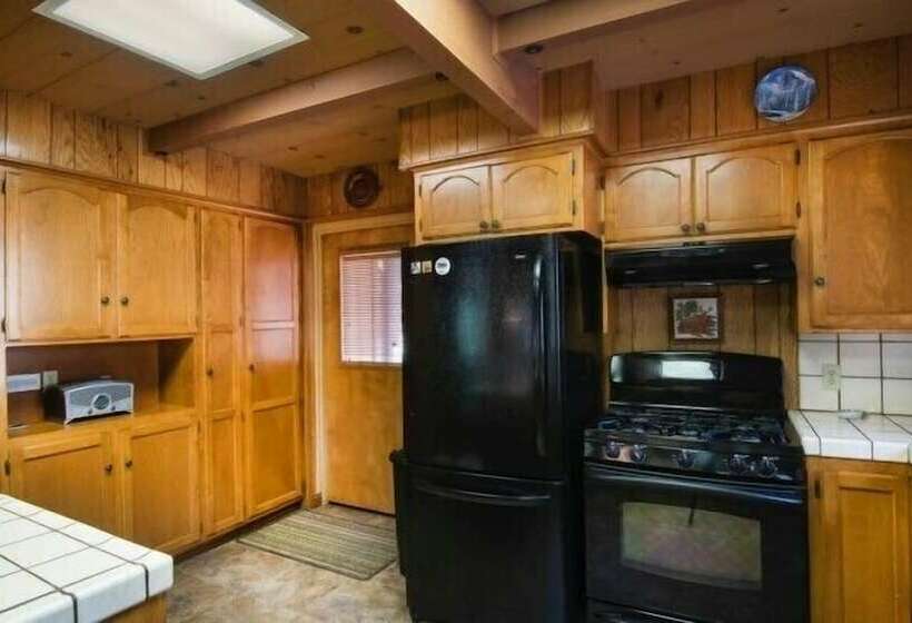 Scenic Wonders Bassett Cabin 5 Bedrooms