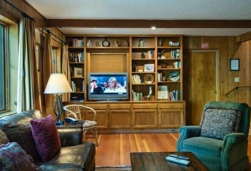 Scenic Wonders Bassett Cabin 5 Bedrooms